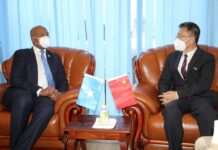 Sawirro: DF Soomnaaliya oo hadimo sharafeed u sameysay Safiirka Shiinaha