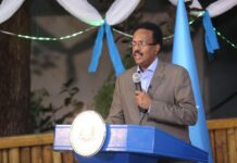 Sawirro: Farmaajo oo la kulmay qaar ka mid ah dhalinyarada Soomaaliyeed