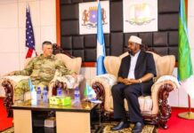 Axmed Madoobe oo la kulmay Taliyaha howlgalka Maraykanka ee Africom