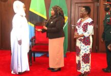 Safiiradda Soomaaliya ee Tanzania oo waraaqaha aqoonsiga laga guddoomay