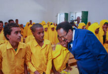 Madaxweyne Farmaajo oo hambalyo u diray Macalimiinta Soomaaliyeed