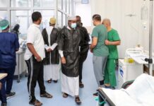 Ra’iisul wasaare Rooble oo isbitaalka ku booqday dhaawaca Macallimuu
