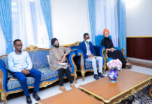Axmed Karaash oo kulan la yeeshay wafdi ka socda UNSOM + Sawirro