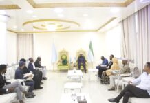 Axmed Madoobe oo Kismaayo kula kulmay guddiga doorashada FEIT