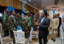 Sawirro: Farmaajo oo ka qaybgalay casho sharaf lagu maamuusayey 12-ka April