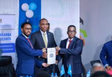Sawirro: Ra’iisul wasaare Xamza oo xilalka u kala wareejiyay wasiirada cusub