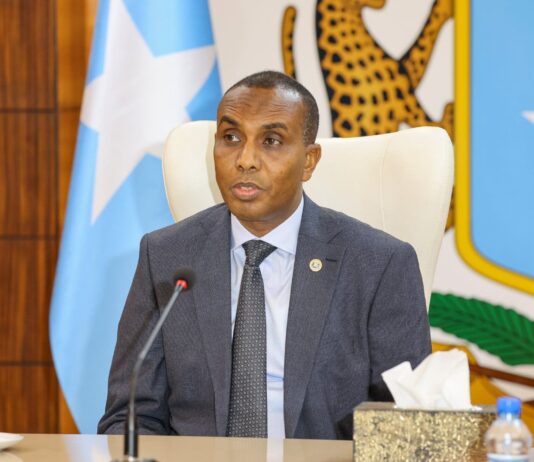 Ra’iisul Wasaare Xamsa oo la-xisaabtan iyo qiimeyn ku sameeyay Wasaaradaha Federaalka