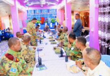 Wasiirka amniga Koonfur Galbeed oo kulamo ka wada Baraawe + Sawirro