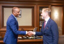 Sawirro: Maxay ka wada-hadleen R/W Xamza iyo safiirka Sweden ee Somalia?