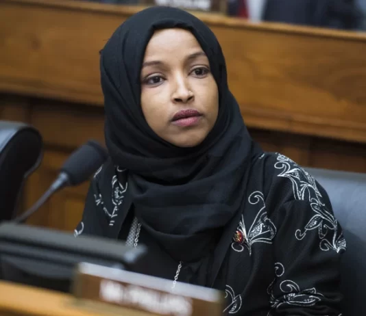 Ilhaan Cumar oo ka hortimid baaritaanka gurigeeda ee maamulka Trump