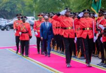 Madaxweynaha Soomaaliya oo lagu soo dhaweeyay madaxtooyada Tansaaniya