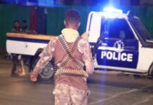 Sawirro: Booliska oo gacanta kusoo dhigay koox ciyaar weero ah