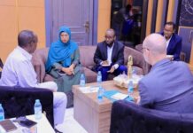 Sawirro: Maxay ka wada-hadleen duqa Muqdisho iyo George Conway?