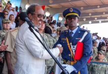 Sawirro: Madaxweynaha Soomaaliya oo tababar usoo xiray saraakiil cusub