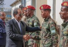 Sawirro: Madaxweyne Xasan oo u tegay ciidanka cirka ee lagu tababarayo Eritrea