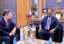 Duqa magaalada Muqdisho oo la kulmay safiirka Shiinaha + Sawirro