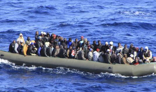 Ugu yaraan 50 muhaajiriin Soomaali ay ku jiraan oo lagu la’yahay Badda Mediterranean-ka kadib markii doontoodii degtay