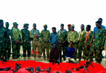Somalia: SNA displays seized weapons, Al-Shabaab prisoners after deadly clash