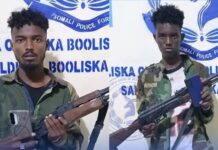 Somali police officers caught in the act of robbing civilians near the capital