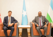 Safiirka Ingiriiska oo booqasho ku tagey Puntland, lana kulmay Madaxweyne Deni