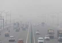Hundreds of flights cancelled amid thick smog in India