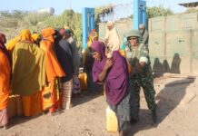 AU Forces Distribute Clean Water to Displaced Families in Jowhar