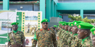 AUSSOM Commander Visits Mubarak After Al-Shabaab Ousted