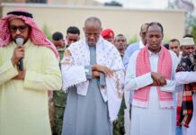 Madaxweynaha Koonfur Galbeed oo boqaal shacab ah la tukaday salaadda Ciidul Fitriga