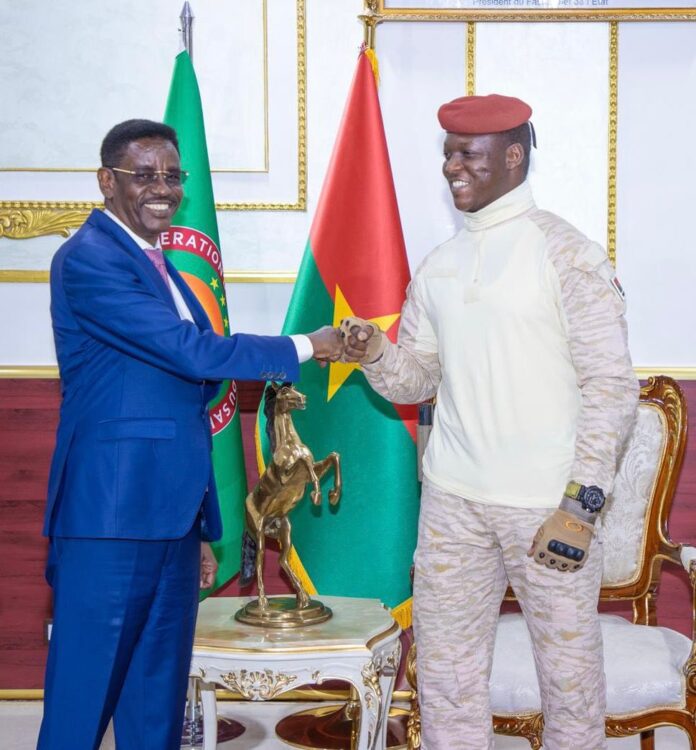 Wasiirka Amniga Soomaaliya oo Kulan la Qaatay Hoggaamiyaha Burkina Faso