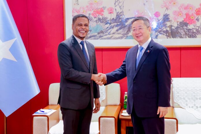 Wasiirka Warfaafinta Soomaaliya oo Kulan La Qaatay Danjiraha Shiinaha