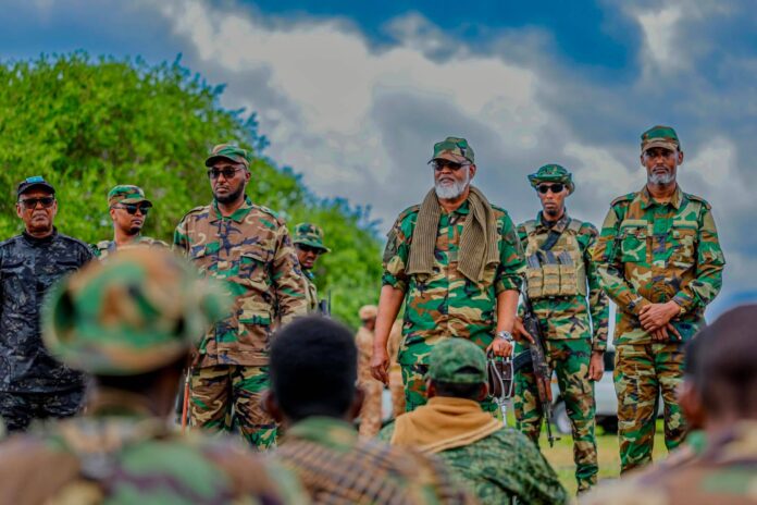 Madaxweynaha Jubaland oo booqday ciidamada Daraawiishta, kuna dhawaaqay howl-gallo cusub oo ka dhan ah Al-Shabaab