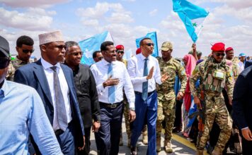 Ra’iisul Wasaare Xamse oo gaaray Dhuusamareeb, kulan la yeeshay Madaxweynaha Galmudug