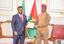 Danjiraha Soomaaliya oo Madaxweynaha Burkina Faso Guddoonsiiyay Warqadaha Aqoonsiga Danjirenimo