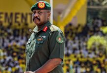 Ciidamada Uganda oo xiray warbaahin madax-bannaan, kadib amar ka soo baxay taliyaha ciidamada