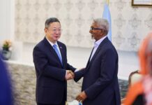 Guddoomiyaha Aqalka Sare oo Garoonka Aadan Cadde Kula Kulmay Safiirka Shiinaha ee Soomaaliya