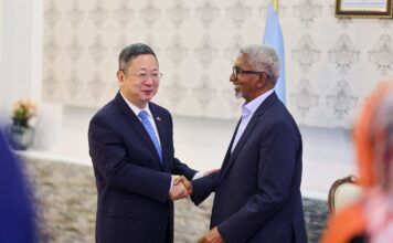 Guddoomiyaha Aqalka Sare oo Garoonka Aadan Cadde Kula Kulmay Safiirka Shiinaha ee Soomaaliya