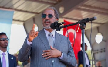 Madaxweyne Xasan Sheekh oo tababar u soo xiray saraakiil iyo saraakiil-xigeenno ka qalin jabiyay Dugsiga TURKSOM