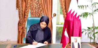 Wasiirka Qoyska oo Saxiixday Buugga Tacsida Amiirkii Hore ee Qatar