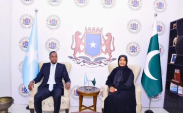 Wasiir Khadiija Al-Makhzoumi oo booqatay Safaaradda Soomaaliya ee Pakistan