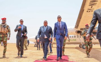 Ra’iisul Wasaare Xamsa Cabdi Barre oo gaaray Laascaanood