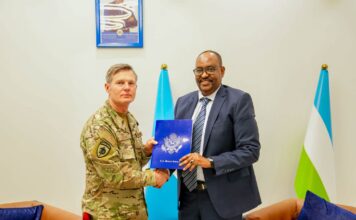 Puntland iyo Mareykanka oo kala saxiixday heshiis iskaashi amni