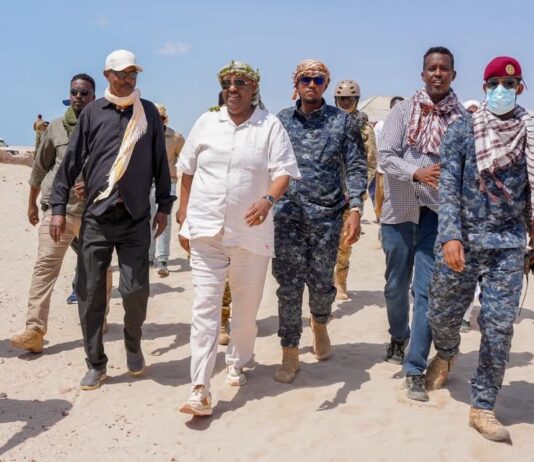 Madaxweyne Deni oo gaaray Dhinawda, kuna dhawaaqay gogol nabadeed oo Garoowe lagu qabanayo