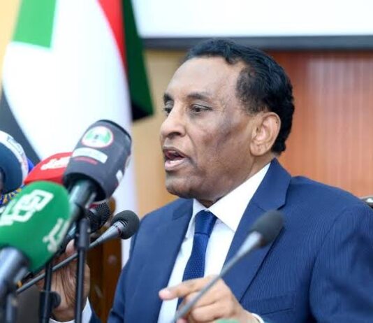 Ra’iisul Wasaaraha Suudaan oo sheegay in wada-hadallada siyaasadeed ay dhawaan bilaabanayaan