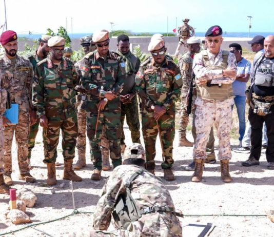 Taliyaha Ciidanka Xoogga Dalka oo Muqdisho tababar ugu soo xiray saraakiil Soomaali ah