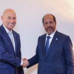 Xasan Sheekh iyo mas’uul Mareykan ah oo New York kaga wada hadlay xiriirka labada dal