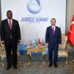 Wasiirka Caddaaladda Soomaaliya oo Istanbul Kula Kulmay Dhiggiisa Turkiga