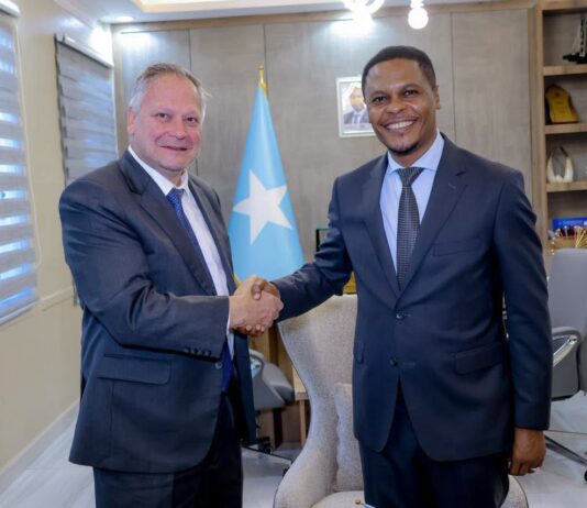 Wasiirka Warfaafinta Soomaaliya oo La Kulmay La-taliyaha Barnaamijka La-dagaallanka Argagixisada ee Bariga Afrika