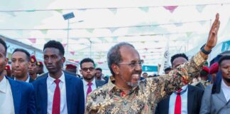 Madaxweyne Xasan Sheekh oo Booqday Carwada Ganacsiga ee Som Souk Expo