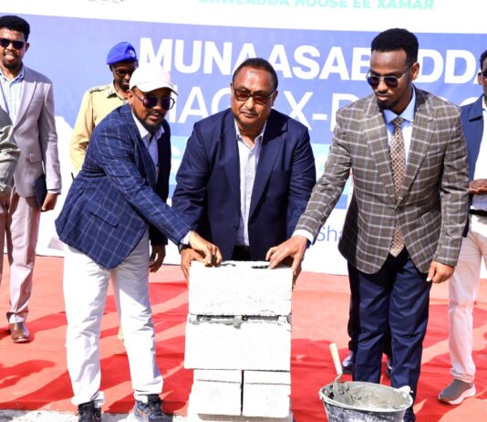 Duqa Muqdisho oo Dhagax-dhigay Mashruuca Dib-u-dhiska Iskuulka Taariikhiga ah ee Bartamaha