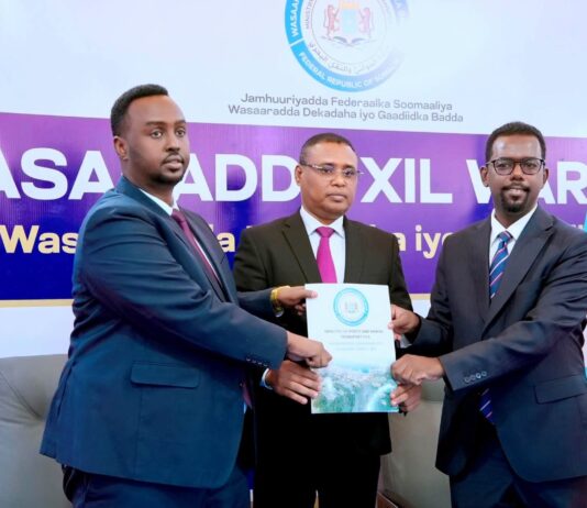 Ra’iisul Wasaare Ku-xigeenka Labaad oo ka qeybgalay xil-wareejinta Wasaaradda Dekedaha iyo Gaadiidka Badda
